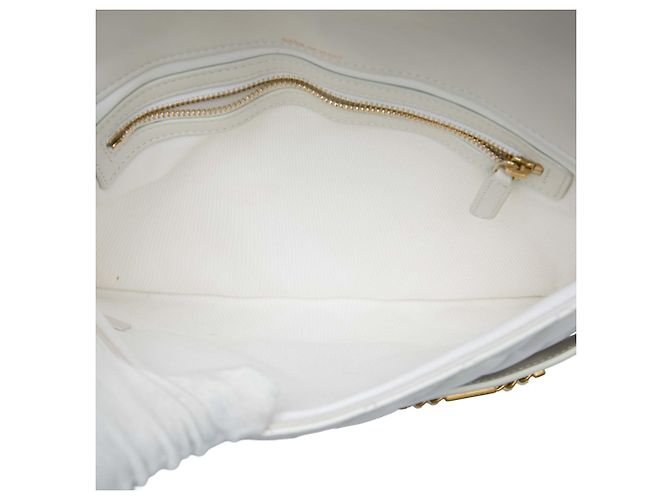 Clutch Chanel in vitello matelassé bianco con logo e catena - vista 4