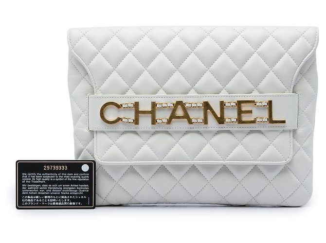 Clutch Chanel in vitello matelassé bianco con logo e catena - vista 7