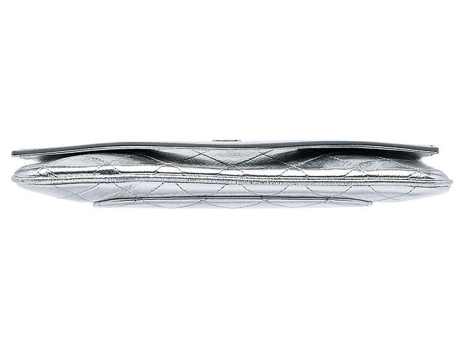 Clutch Chanel 31 in vitello metallizzato matelassé argento - vista 3