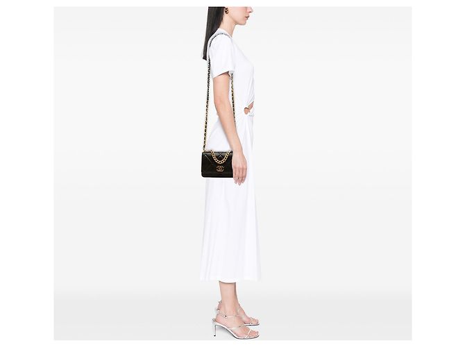 Borsa Chanel 19 Wallet on Chain in pelle d'agnello matelassé marrone - vista 6