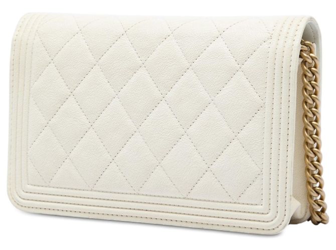 Borsa a tracolla Chanel Boy Wallet on Chain in pelle caviar matelassé bianca Bianco - vista 2