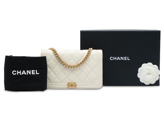Borsa a tracolla Chanel Boy Wallet on Chain in pelle caviar matelassé bianca Bianco - vista 7