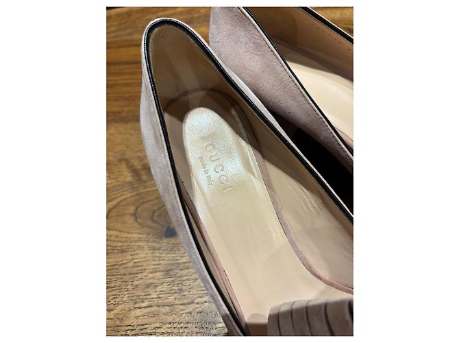 Zapatos de tacón Gucci Marmont con flecos en ante rosa - vista 9