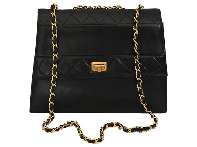 Chanel Trapeze Klappentasche aus schwarzem Steppleder - Ansicht 2