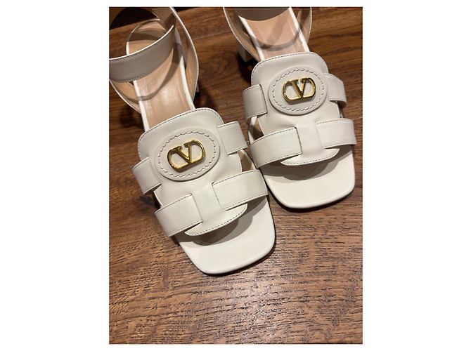 Sandali VLOGO in pelle Ecru Valentino Garavani Bianco - vista 11