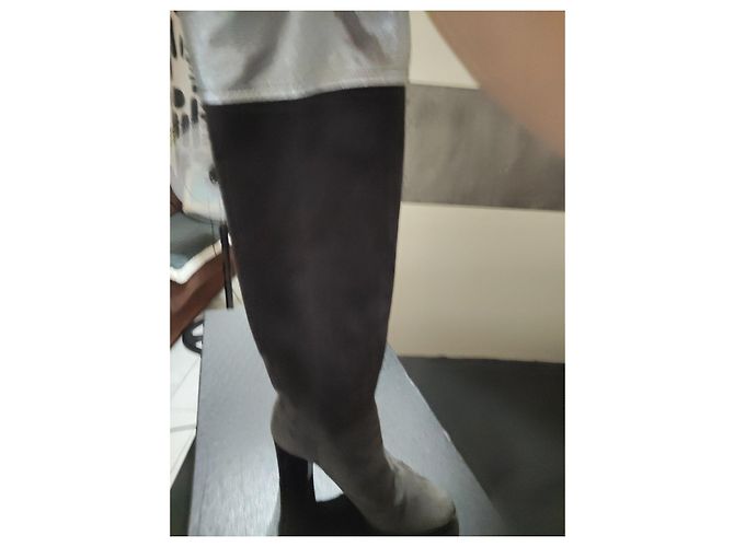 Botas altas Chanel em camurça cinza e couro prateado Metálico - vista 4