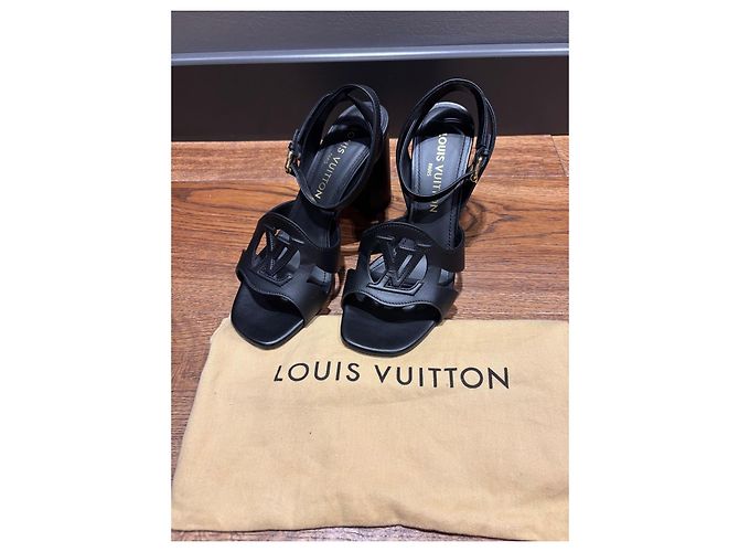 Sandali con tacco a blocco Louis Vuitton in pelle nera con ritagli LV Nero - vista 8