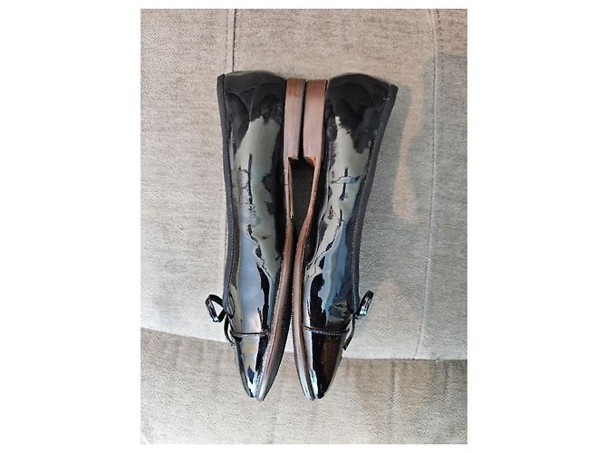 Chanel Ballerinas aus schwarzem Lackleder mit CC-Logo - Ansicht 4