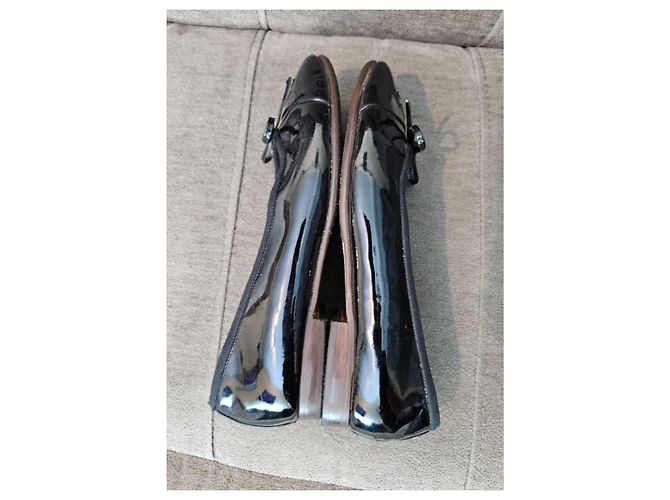 Chanel Ballerinas aus schwarzem Lackleder mit CC-Logo - Ansicht 5