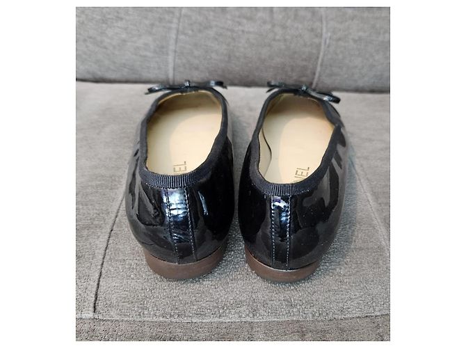 Chanel Ballerinas aus schwarzem Lackleder mit CC-Logo - Ansicht 6