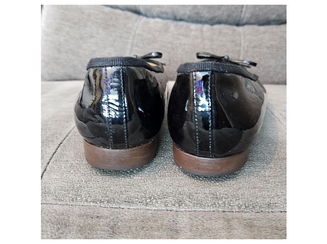 Chanel Ballerinas aus schwarzem Lackleder mit CC-Logo - Ansicht 7