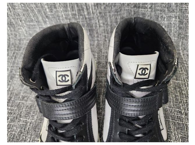 Sneakers alte Chanel in pelle bianca e nera Nero Bianco - vista 10