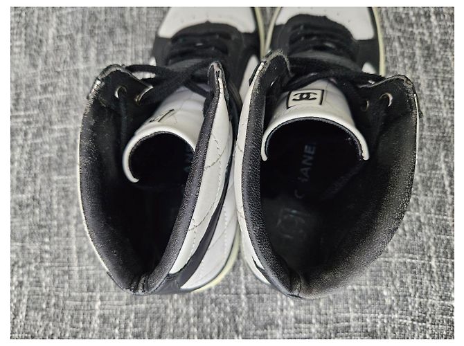 Sneakers alte Chanel in pelle bianca e nera Nero Bianco - vista 11