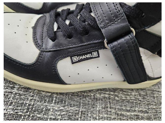 Sneakers alte Chanel in pelle bianca e nera Nero Bianco - vista 12