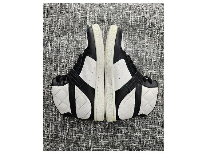 Sneakers alte Chanel in pelle bianca e nera Nero Bianco - vista 7