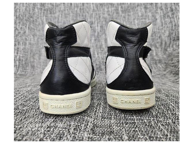 Sneakers alte Chanel in pelle bianca e nera Nero Bianco - vista 8