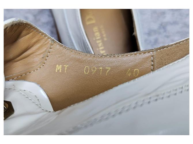 Scarpe Derby stringate in pelle verniciata bianca Christian Dior Bianco - vista 12
