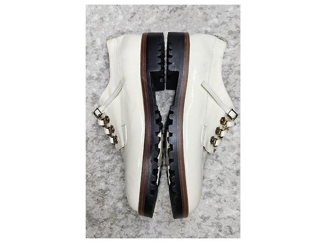 Scarpe Derby stringate in pelle verniciata bianca Christian Dior Bianco - vista 5