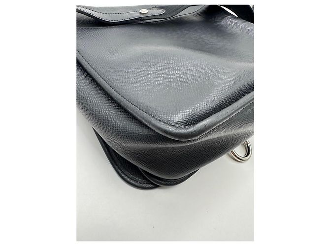 Borsa Messenger Louis Vuitton Taiga Nero - vista 11