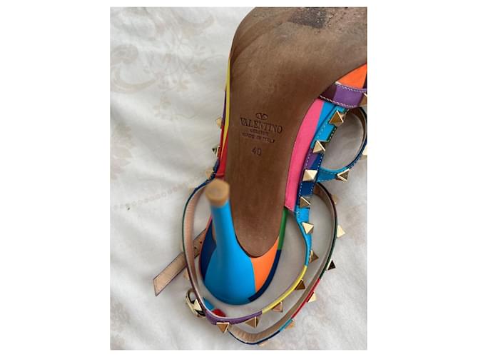 Zapatos de tacón Valentino Rockstud arcoíris en cuero multicolor - vista 2