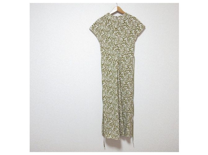 Autre Marque Mila Owen Kleid mit Blumenprint Grün Olivgrün - Ansicht 2