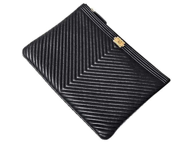 Chanel Boy Clutch New Medium in nappa chevron Nero - vista 2