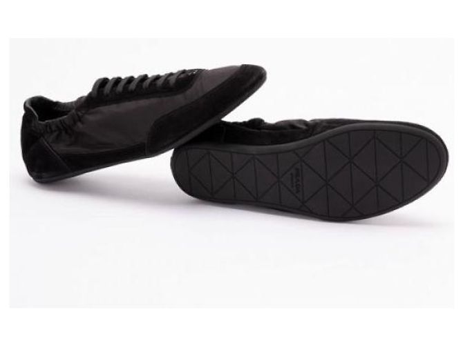 Prada Elastische Sneaker aus Nylon und Wildleder - Ansicht 6