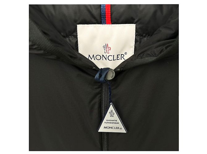 Moncler Giacca in Piuma con Cappuccio Montenegro MONTEYNARD Nero - vista 6