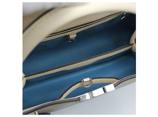 Louis Vuitton Borsa a tracolla Capucines PM in pelle taurillon Blu - vista 7