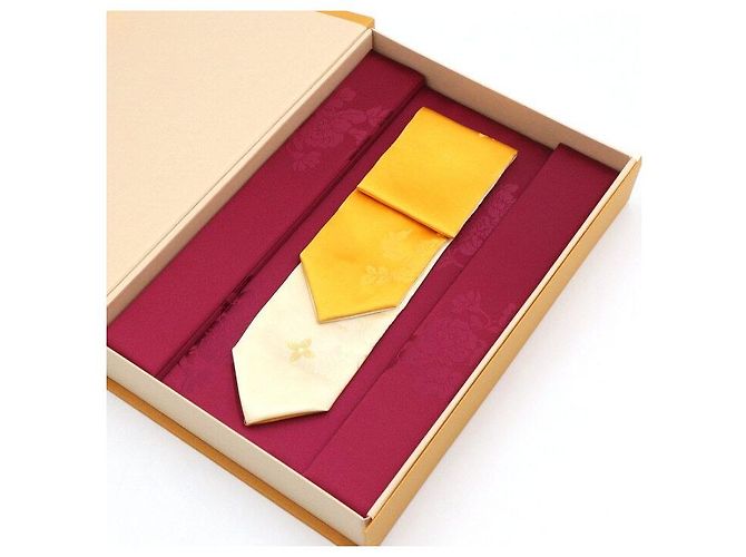 Louis Vuitton Nastro in seta per Hanbok regalo VIP di Chuseok D'oro - vista 4