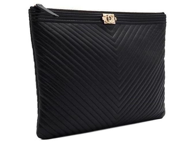 Chanel Bolso Clutch Boy Medium Chevron Negro - vista 3
