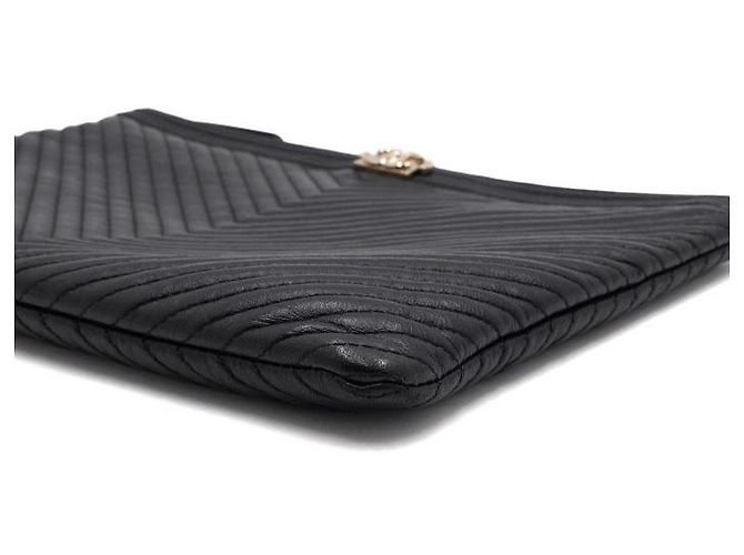 Chanel Bolso Clutch Boy Medium Chevron Negro - vista 7