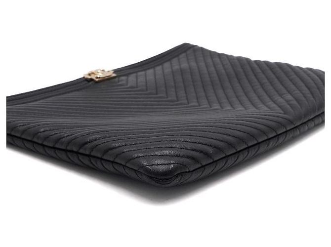Chanel Bolso Clutch Boy Medium Chevron Negro - vista 8