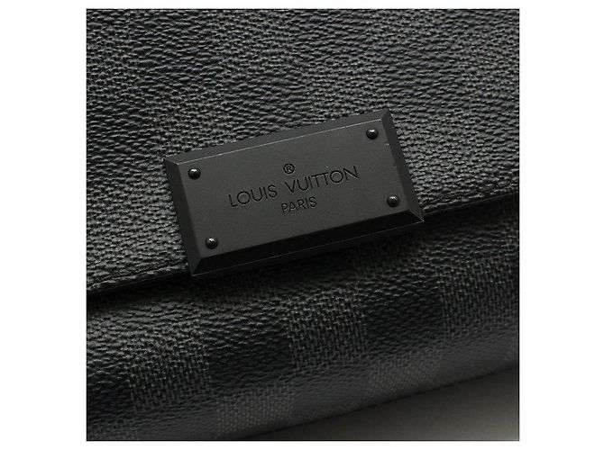Louis Vuitton Borsa a tracolla District PM Damier Graphite Marrone - vista 11