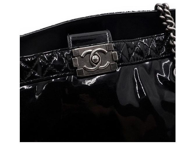 Chanel Borsa a tracolla Reverso Boy in vernice nera con catena Nero - vista 10