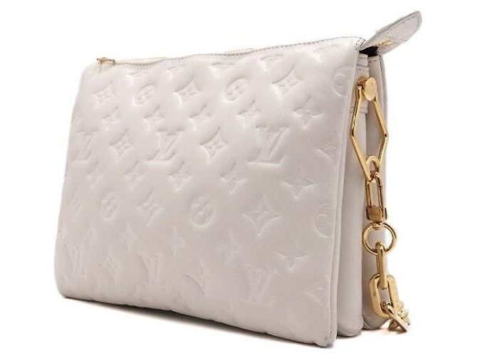 Louis Vuitton Borsa a tracolla Coussin PM Cream Monogram Bianco - vista 3