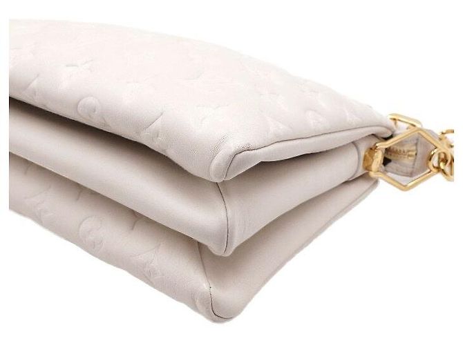 Louis Vuitton Borsa a tracolla Coussin PM Cream Monogram Bianco - vista 8