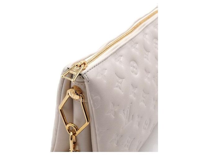 Louis Vuitton Borsa a tracolla Coussin PM Cream Monogram Bianco - vista 9