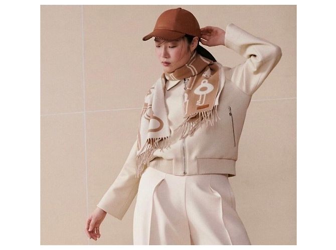 Hermès Nuovo Prodotto Casac Porte Clef Sciarpa in Cashmere Camel Blanc Marrone - vista 8