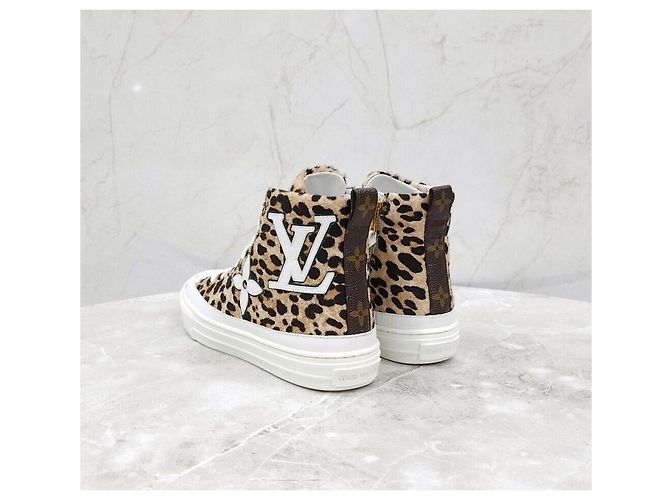 Louis Vuitton Sneakers con patch ricamato leopardato Argento - vista 4