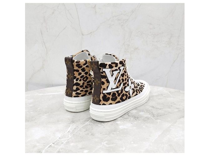 Louis Vuitton Sneakers con patch ricamato leopardato Argento - vista 5