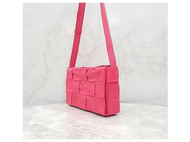 Bottega Veneta Borsa a tracolla Cassette Intrecciato Rosa - vista 2