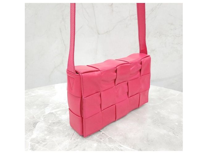 Bottega Veneta Borsa a tracolla Cassette Intrecciato Rosa - vista 4