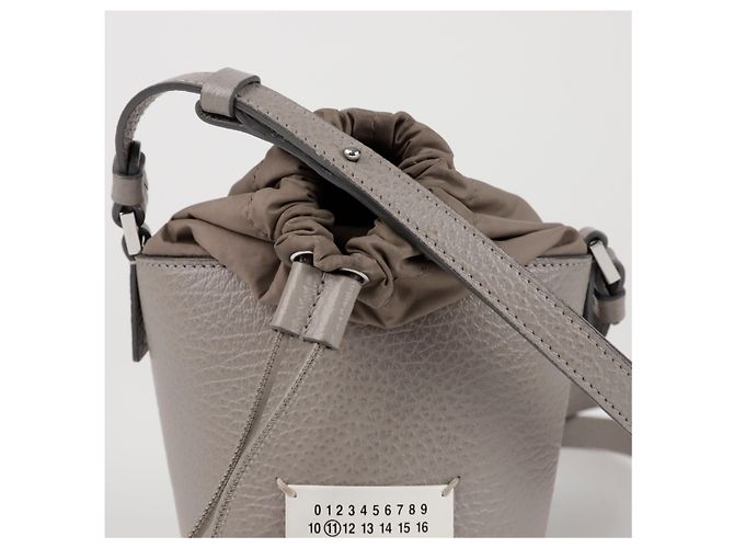 Maison Martin Margiela Borsa Micro Bucket a Spalla e Tracolla Marrone - vista 3