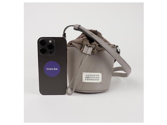 Maison Martin Margiela Borsa Micro Bucket a Spalla e Tracolla Marrone - vista 9