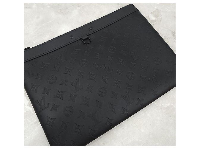 Louis Vuitton Pochette Voyage Shadow Supple Leather Clutch Nero - vista 4