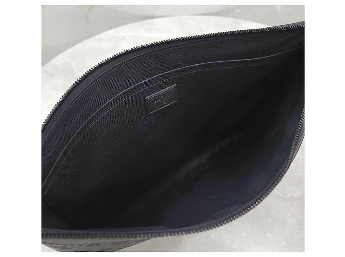 Louis Vuitton Pochette Voyage Shadow Supple Leather Clutch Nero - vista 8
