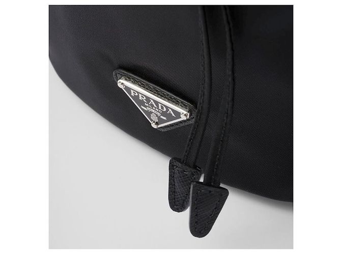 Prada Pouch in Re-Nylon - vista 4