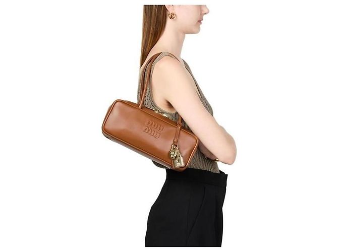 Miu Miu Borsa in pelle con fiocco Small Marrone - vista 16