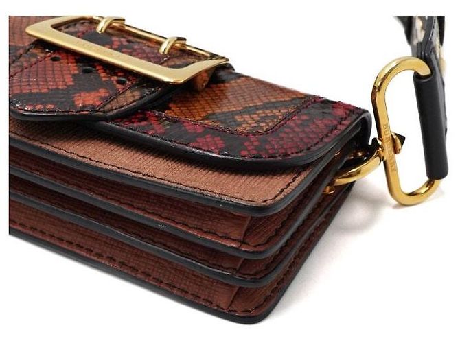 Burberry Bolsa de ombro e crossbody feminina Madison em python com fivela dourada - vista 9